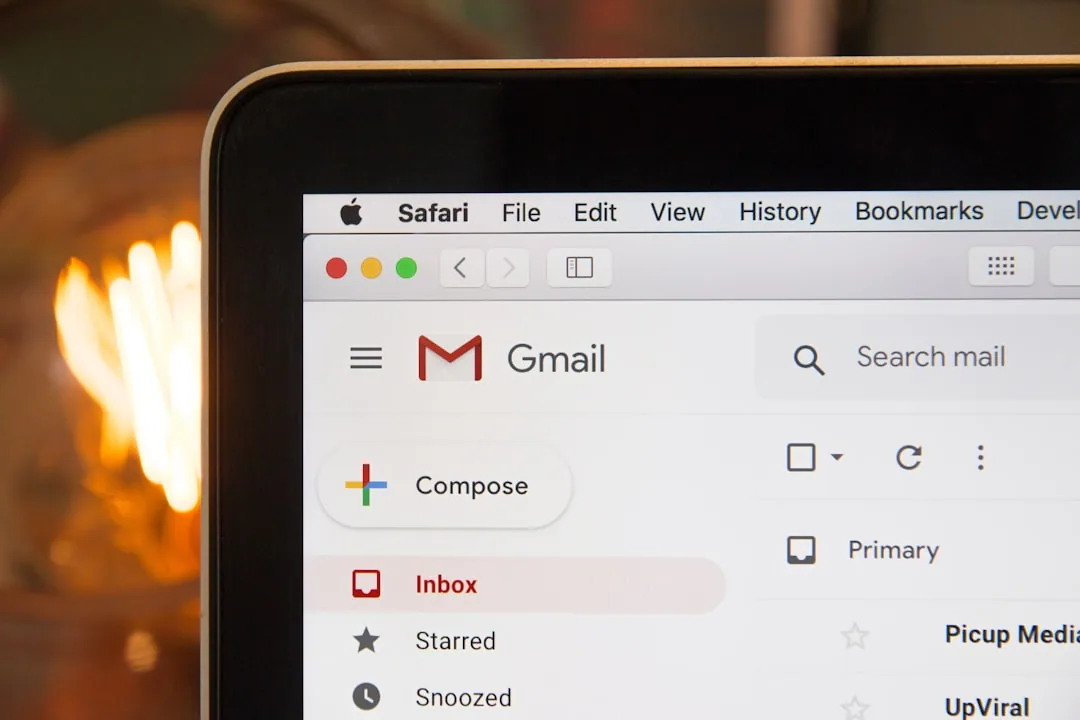 Pantalla de Gmail abierta en Safari, ejemplo de correo falso de proveedor por el que Barcelona Penal puede asesorarte